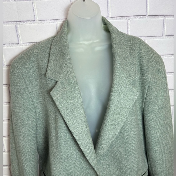 L.L. Bean Women's Light Green wool baggy  Blazer/size 18P - Picture 3 of 7
